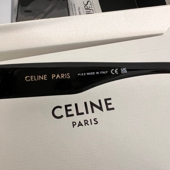 Celine Triomphe CL40269U - NWT - Picture 6 of 6